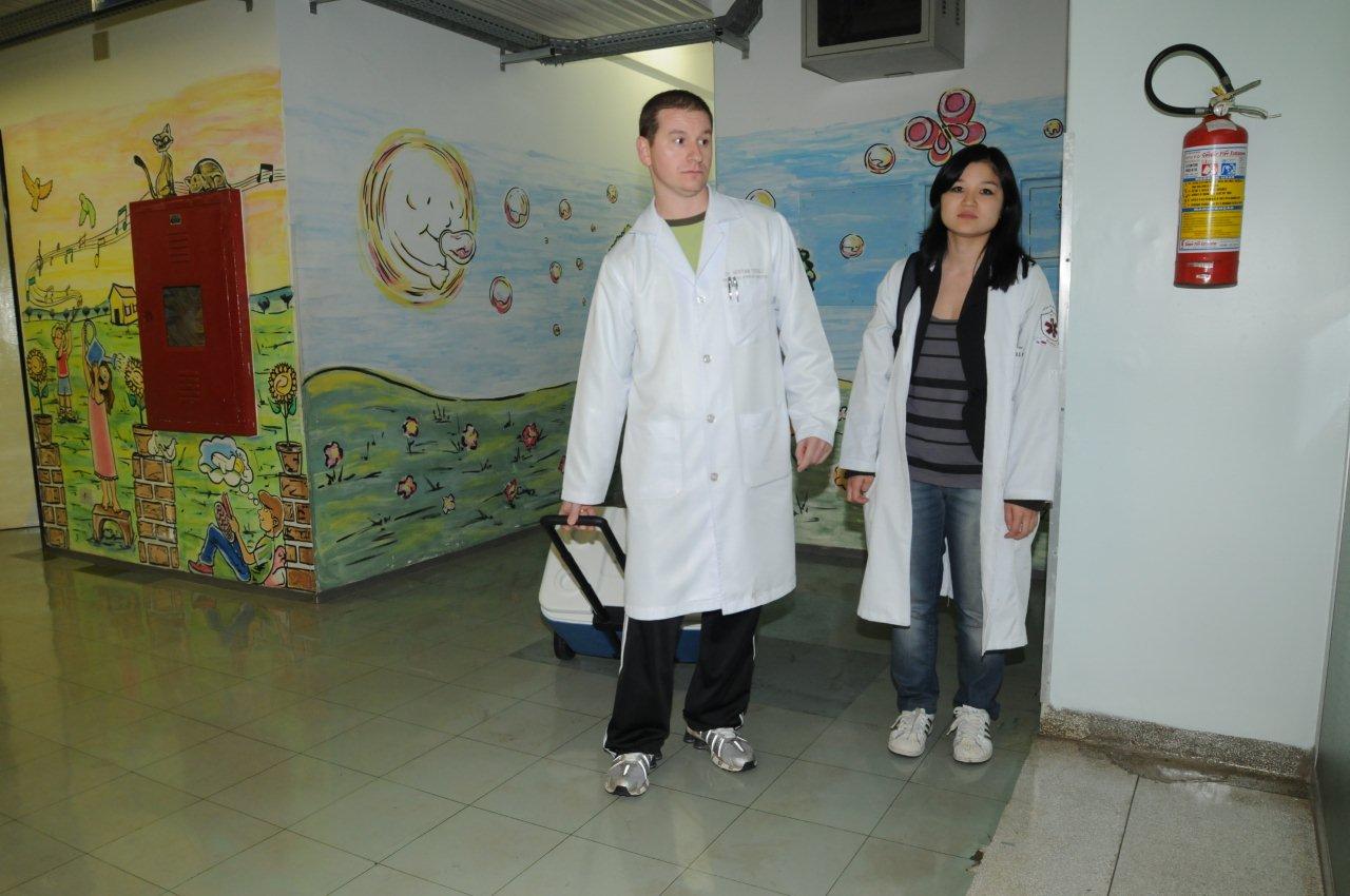 Equipe de captação de órgãos de Curitiba chegando ao Hospital Infantil