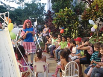 O Grupo Mundo Mágico da Alegria anima a tarde das crianças