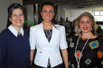 Kathia Salvador, do Mabu, entre a presidente do Pró-Vida, Liliane Haikal e Ir. Elvira Maria Lawand