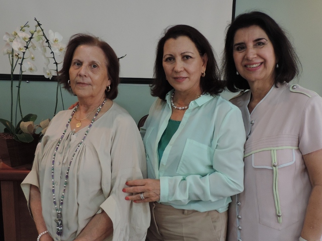 Presidente Leonice El Kadri entre as vices Magnólia Muller e Leila Giglio