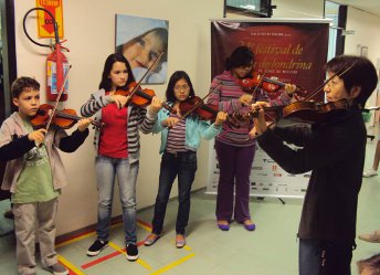 Grupo Suzuki leva o som de violinos ao Hospital Infantil