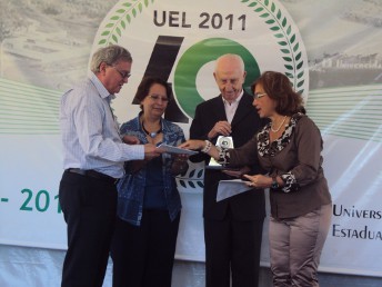 Reitoria da UEL entrega homenagem à ISCAL